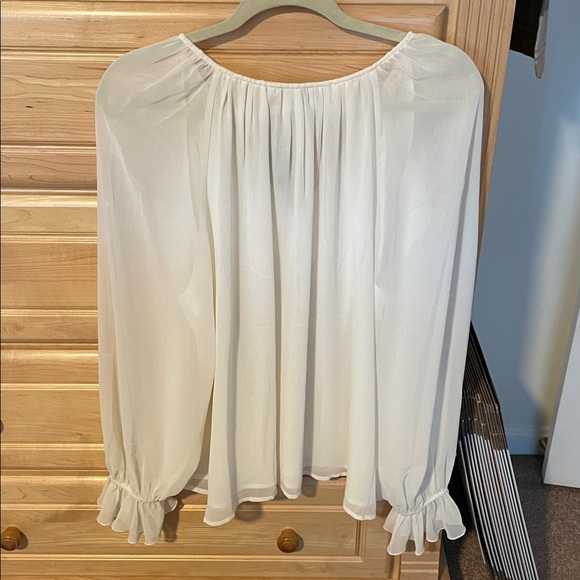 Express Ruffle Blouse - Picture 3 of 4